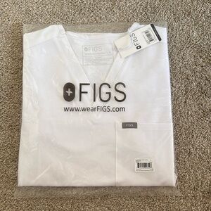 White Catarina One-Pocket Scrub Top